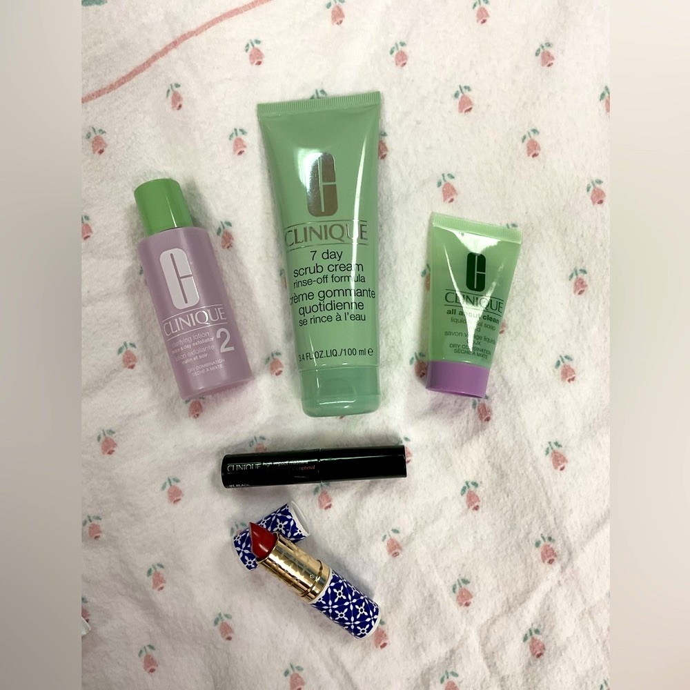 NWOT Clinique Package GREAT for Mother’s Day!